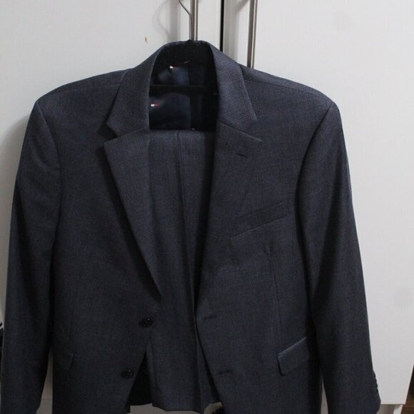Tommy Hilfiger Men's Grey Suit 32W by 30L - Picture 1 of 9